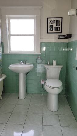 2BR/1BA Apartment on King St · Oakland photo 3