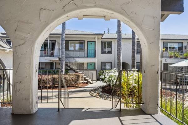2BR/1BA Apartment on Hollis Avenue · Campbell photo 2