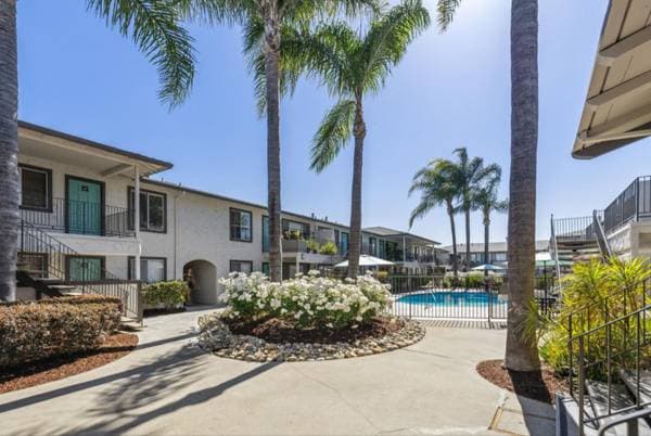 2BR/1BA Apartment on Hollis Avenue · Campbell photo 5