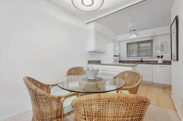 2BR/2BA Townhouse on Middlefield Rd · Palo Alto photo 5