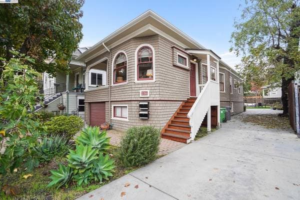 2BR/2BA Duplex · Oakland photo 1