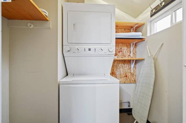 2BR/2BA Duplex · Oakland photo 5