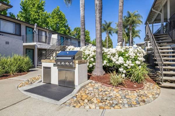 0BR/1BA Apartment on Hollis Avenue · Campbell photo 5