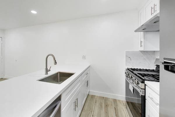2BR/1BA Apartment on E 18th Street - 17 · Oakland photo 5
