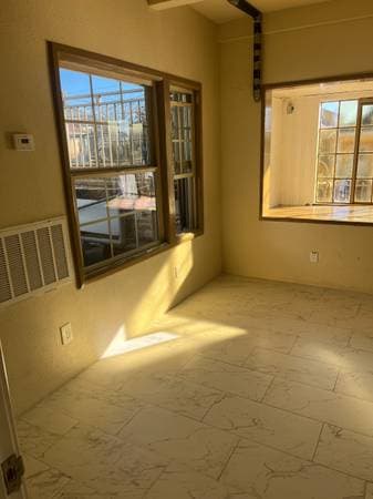 1BR/1BA Apartment on Adeline St 2f · Berkeley photo 5