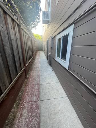 2BR/1BA Duplex · Oakland photo 1