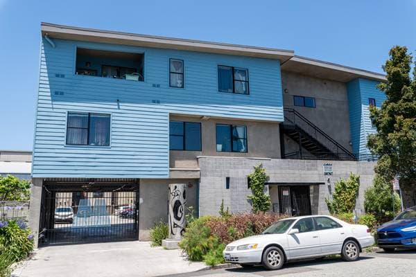 3BR/3BA Apartment on 65th Street · Oakland photo 1