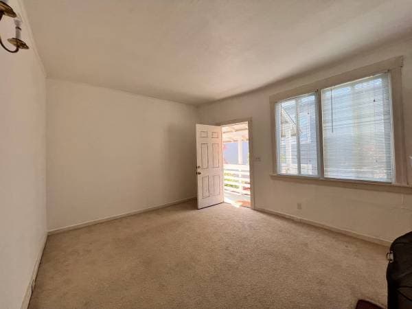 3BR/2BA Apartment · Oakland photo 3