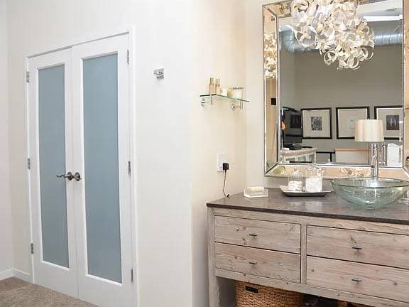 1BR/2BA Condo on 1st St W · Vineburg photo 2