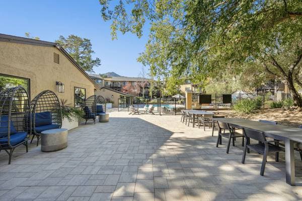 2BR/1BA Apartment · Larkspur photo 5