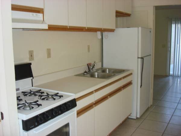 2BR/1BA Apartment · San Juan Bautista photo 3