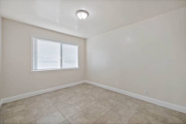 2BR/1BA Single Family House on 57th Avenue · Oakland photo 4