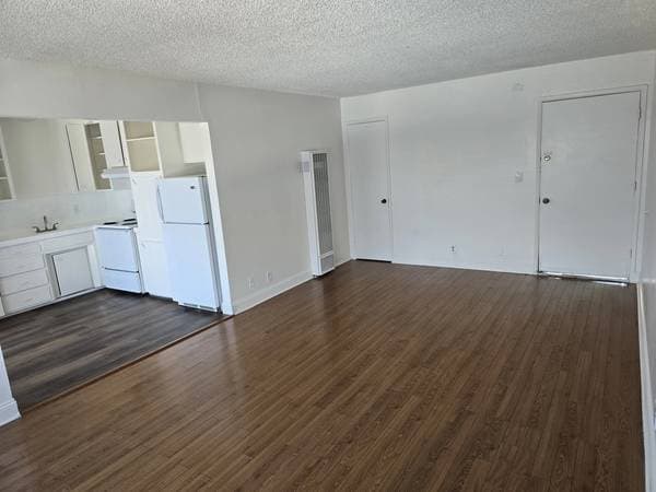 1BR/1BA Apartment on Tamarack Lane · Santa Clara photo 2