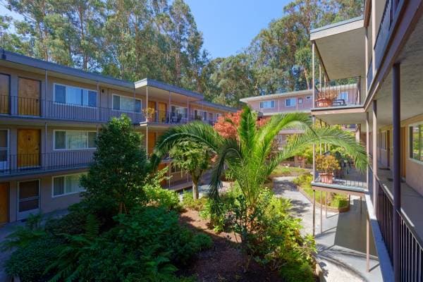 2BR/1BA Apartment · San Leandro photo 4