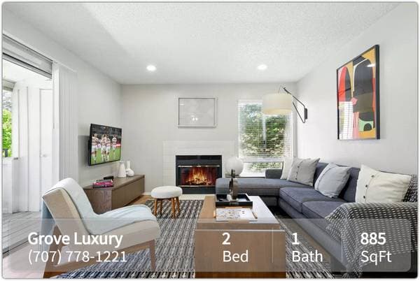 2BR/1BA Apartment on Lakeville Cir · Petaluma photo 2