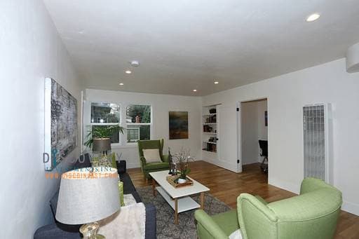 2BR/1BA Apartment on Belleview Dr. · Oakland photo 5