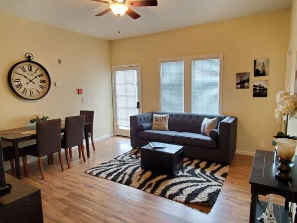 3BR/1BA Apartment on The Alameda · Santa Clara photo 3