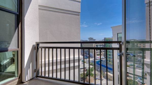 1BR/1BA Apartment · Redwood City photo 2