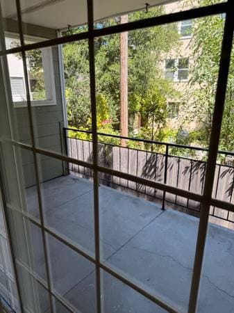 2BR/1BA Apartment · Burlingame photo 2