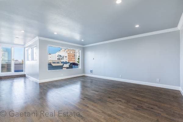 3BR/3BA Apartment on Washington Street 11 · San Francisco photo 2