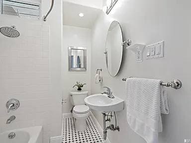1BR/1BA Single Family House on Church St · San Francisco photo 5