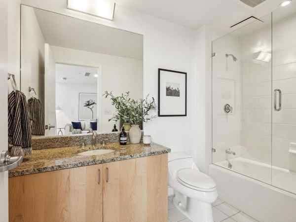 2BR/2BA Loft on King St · San Francisco photo 4