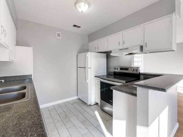 Apartments on Los Prados Street · San Mateo photo 1