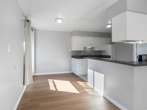 Apartments on Los Prados Street · San Mateo photo 2