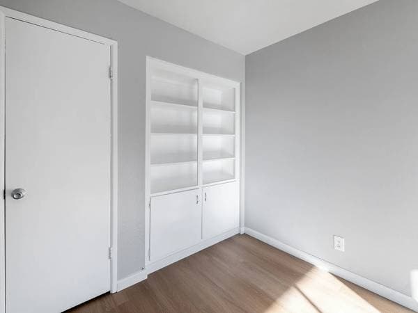 Apartments on Los Prados Street · San Mateo photo 4