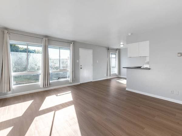 Apartments on Los Prados Street · San Mateo photo 5