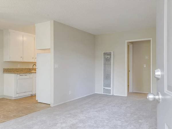 1BR/1BA Apartment on San Antonio Ave · Menlo Park photo 2