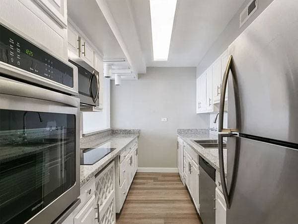 3BR/2BA Apartment on Cleary Ct · San Francisco photo 2