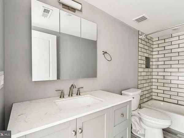 1BR/1BA Apartment · Daly City photo 4