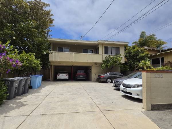 2BR/1BA Apartment on California · Berkeley photo 1