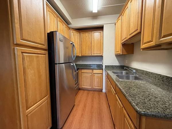 1047 Rich Ave photo 4