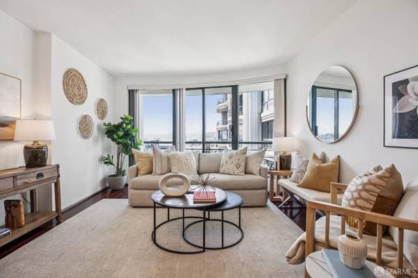 1BR/1BA Condo on 3rd St · San Francisco photo 3