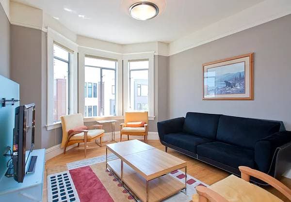 2BR/2BA Apartment on Greenwich St · San Francisco photo 2