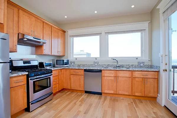 2BR/2BA Apartment on Greenwich St · San Francisco photo 3