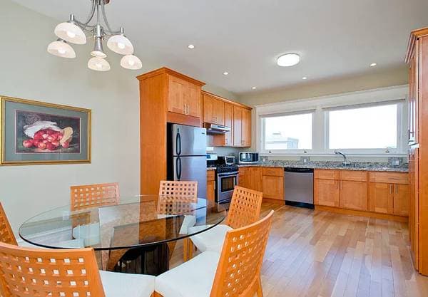 2BR/2BA Apartment on Greenwich St · San Francisco photo 4