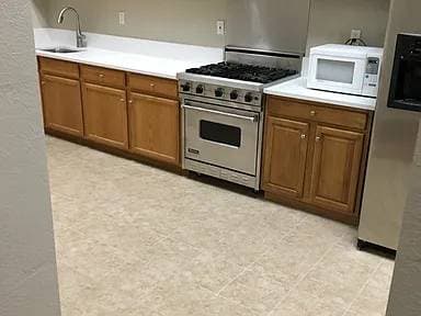 3BR/1BA Single Family House on 166th Ave · San Leandro photo 4