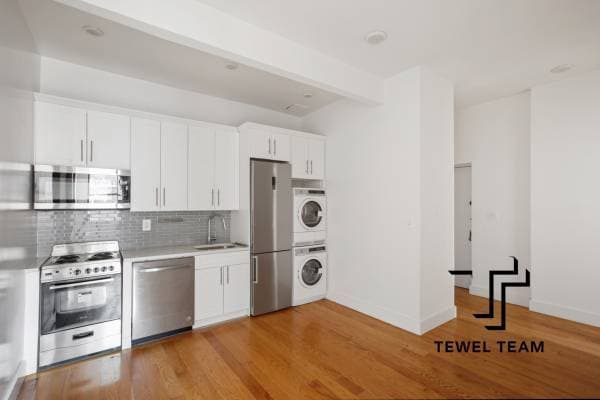 1BR/1BA Apartment on E 7th St · New York photo 1