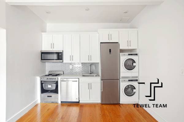 1BR/1BA Apartment on E 7th St · New York photo 3