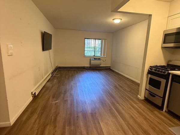 1BR/1BA Apartment on 54th St · Brooklyn photo 2