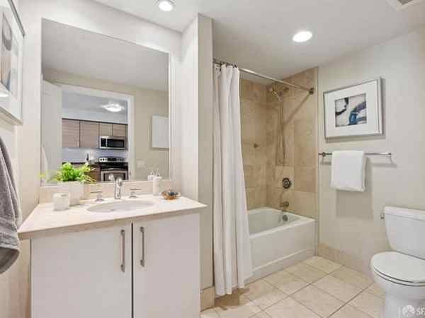1BR/1BA Apartment on Bay St · San Francisco photo 4