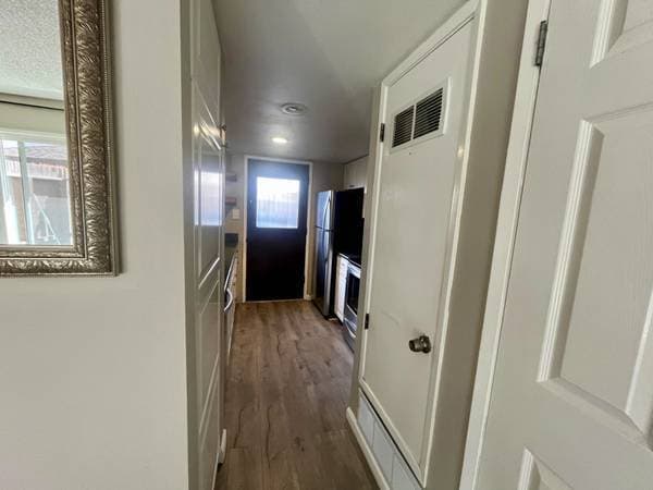 Beautifully Renovated Single photo 4