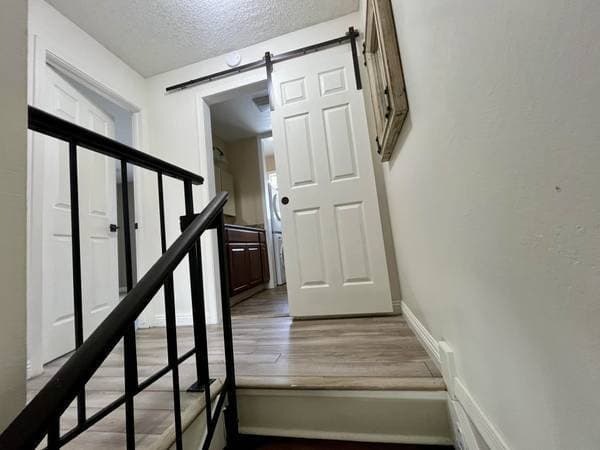 Beautifully Renovated Single photo 5
