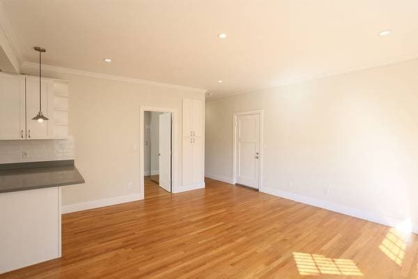 2BR/1BA Apartment on Montecito Avenue · Oakland photo 4