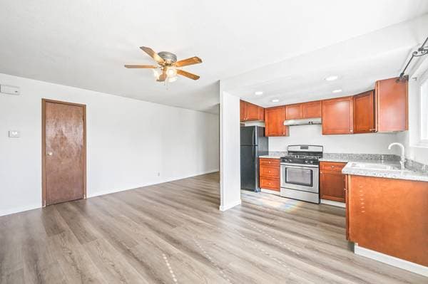 3BR/1BA Apartment on B St · Hayward photo 4