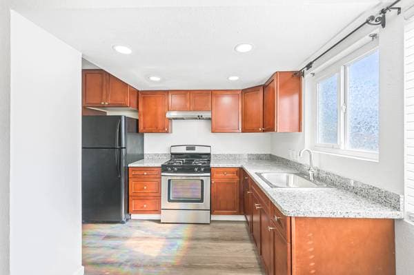 3BR/1BA Apartment on B St · Hayward photo 5