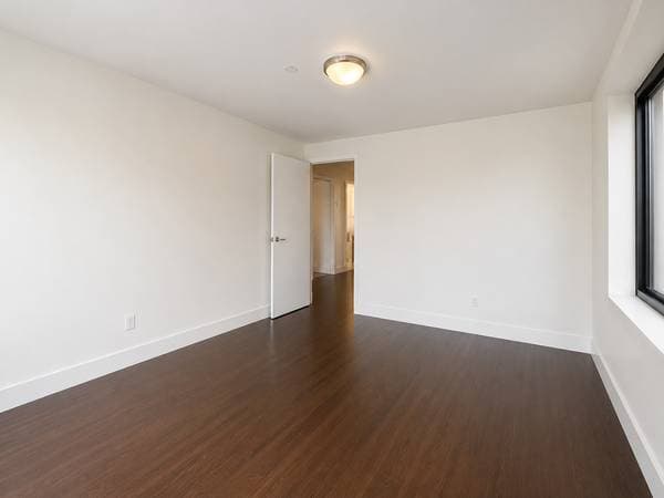 1BR/1BA Apartment on 20th Rd · Whitestone photo 2